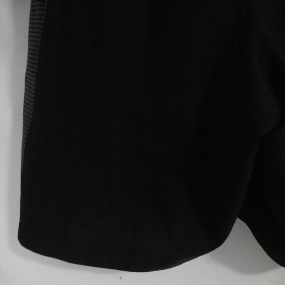 UNDER ARMOUR | medium | Loose Fit | Heat Gear | Black Exercise Shorts - Picture 14 of 16